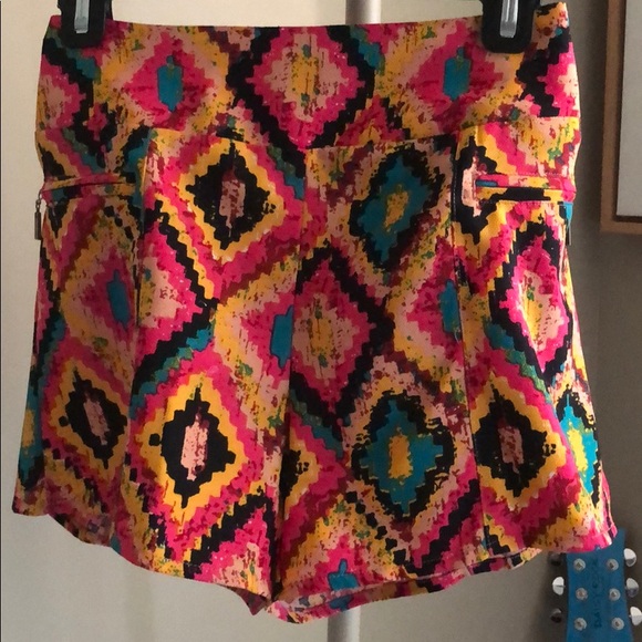 Two piece Shorts Suit Set. - Picture 2 of 5